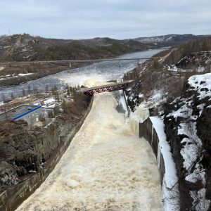 Начались холостые сбросы с каскада Вилюйских ГЭС