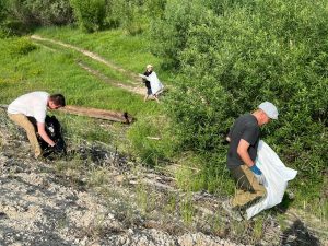 Экологическая акция по уборке берега "Река Лена - гордость Якутии"