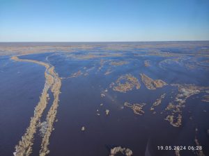 Половодье на реке Лена в 2024 году характеризуется высокими уровнями, что послужило причиной затопления населенных пунктов в Намском районе и пониженных территорий г. Якутска.